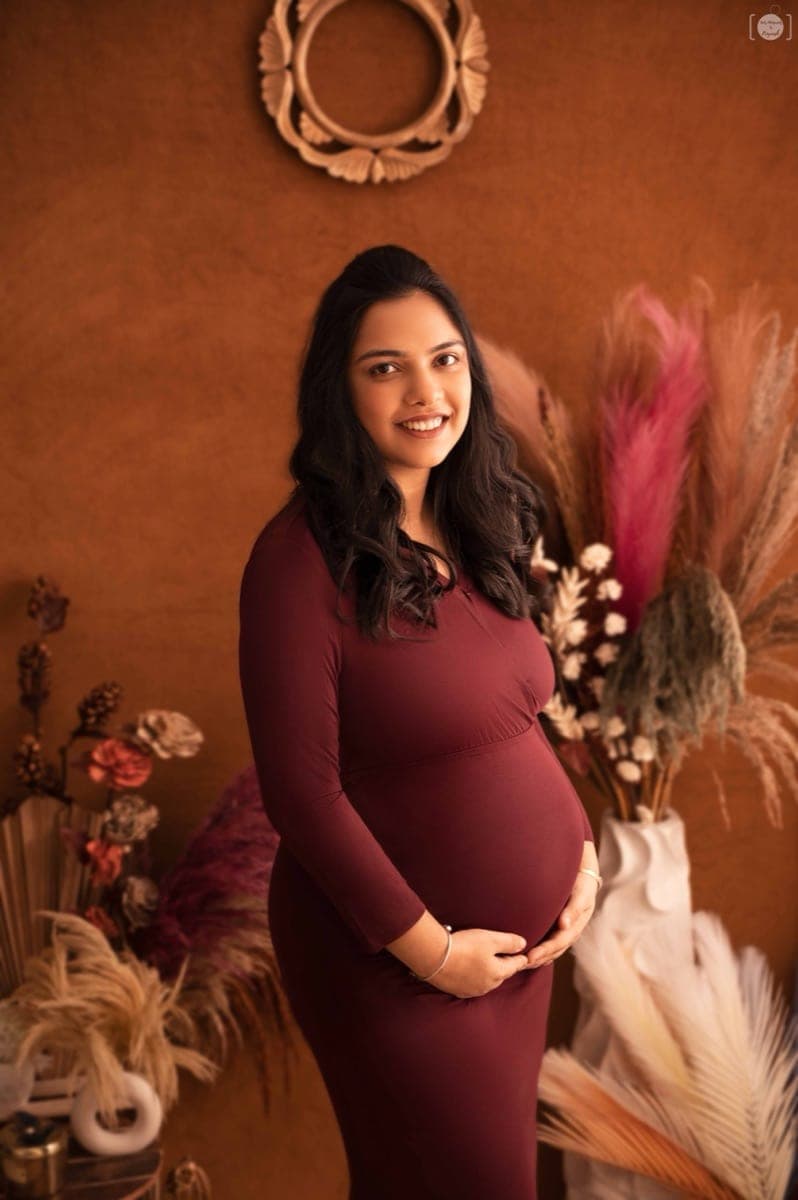 Outdoor family setup with natural candid portraits in Delhi NCR by Priyansh Bhardwaj.