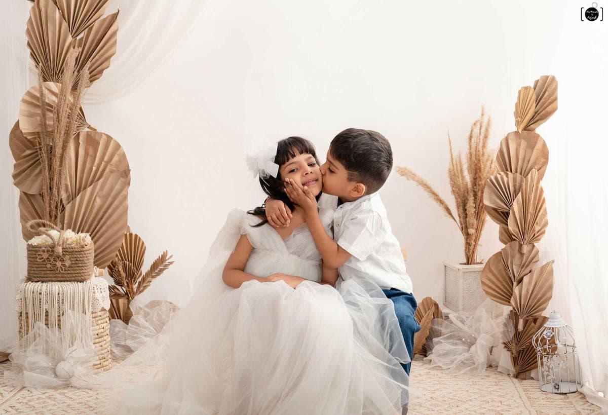 Sibling portrait with natural candid expressions in South Delhi by Priyansh Bhardwaj.